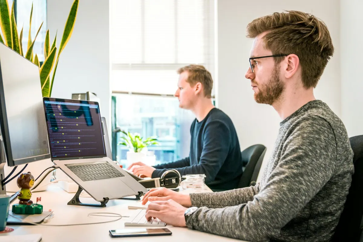 Phần mềm văn phòng điện tử E-Office: quản lý công văn, trình ký văn bản, kho tài liệu, lịch họp