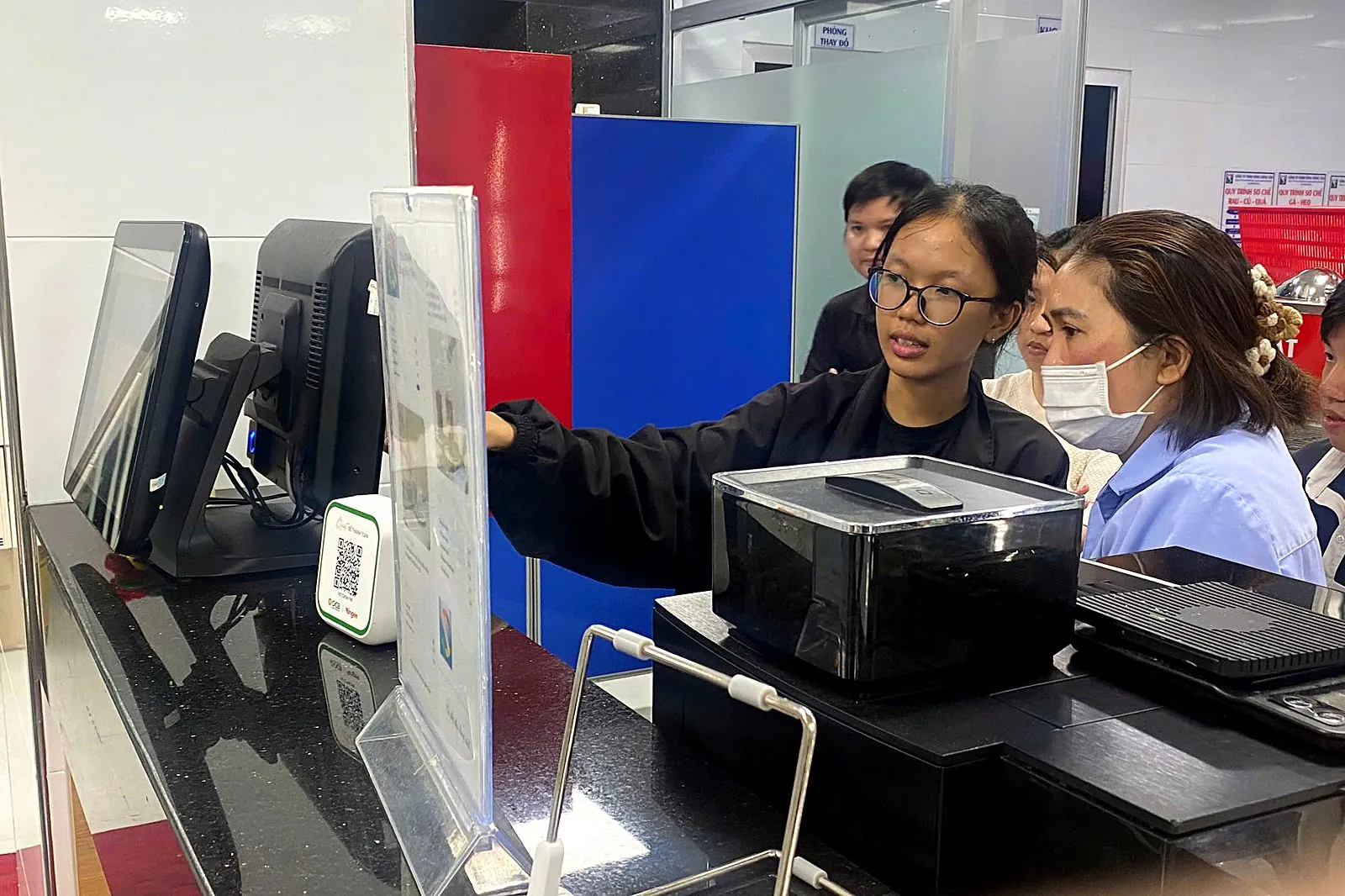 ENTROSOFT hướng dẫn người dùng máy POS tại Canteen Bệnh viện An Sinh